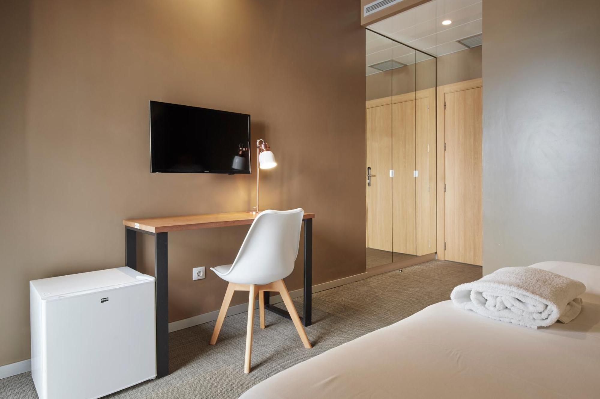 Hotel Landaben Pamplona Ngoại thất bức ảnh